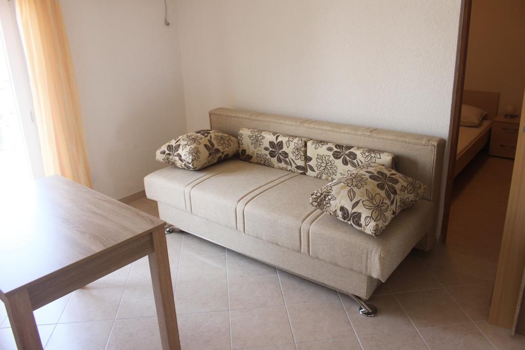 Apartments Miletic J-I Vodice Room photo