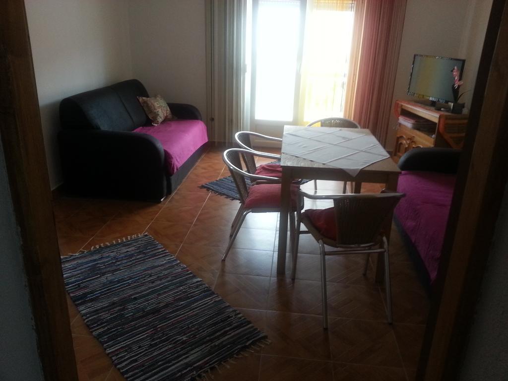 Apartments Miletic J-I Vodice Room photo